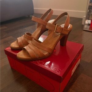 AEROSOLES Magician Tan Leather Shoes